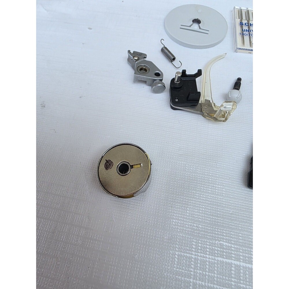 PFAFF Creative 1473 CD Parts Lot Presser Feet Bobbin Case Needle Plate - Picture 12 of 16